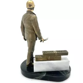 Статуэтка бронзовая "Лучшему строителю"